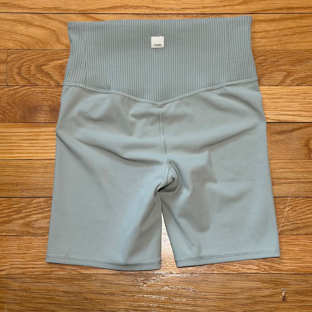 Vuori | High Rise Rib Studio Biker Short Sage / Eucalyptus Green XS VW376